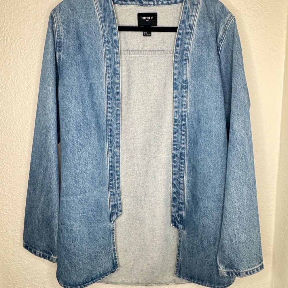 FOREVER 21 | EUC Light Blue Denim Jacket